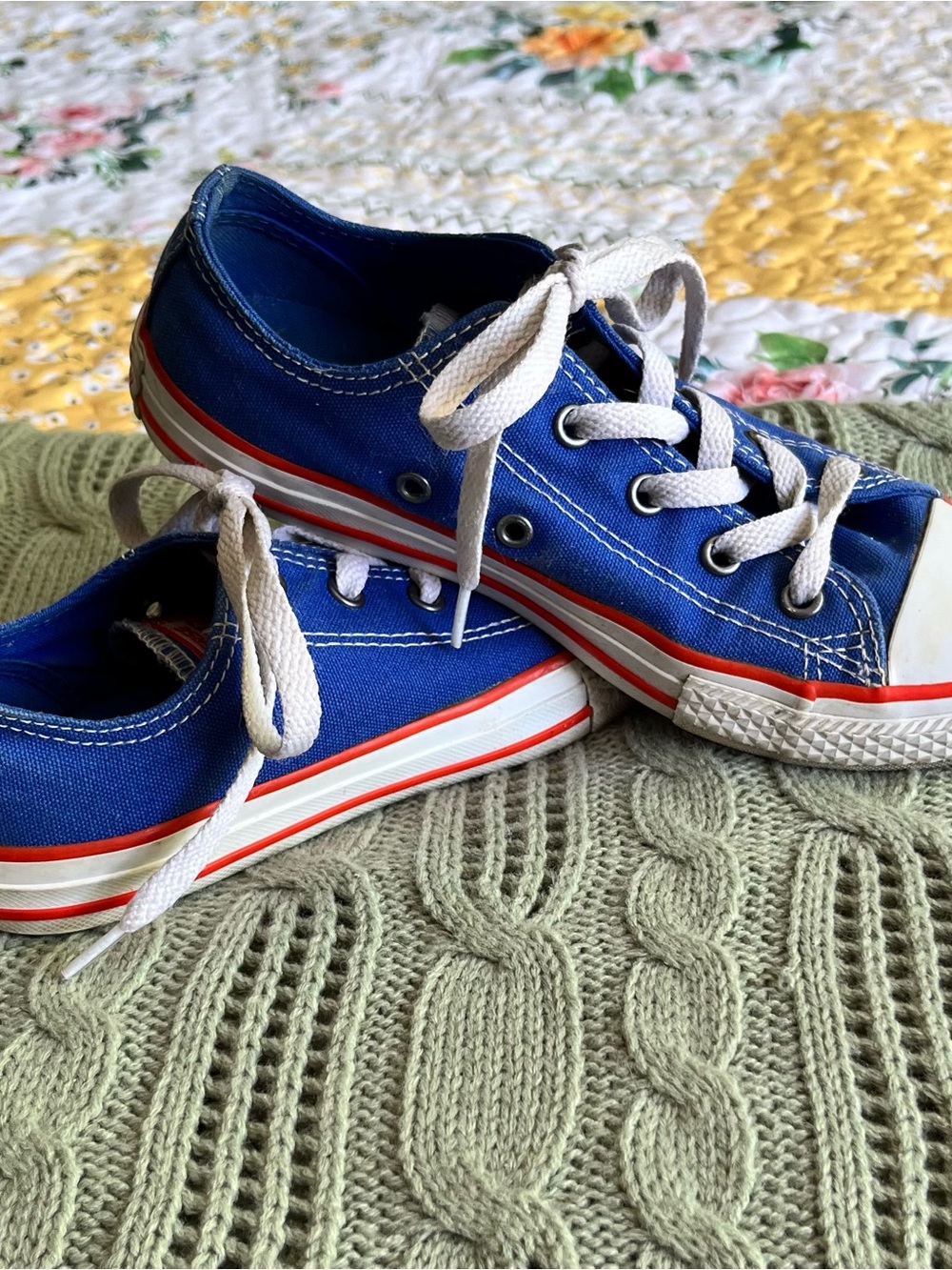 EUC Converse Kids Royal Blue Low-Top Canvas Sneakers with Red Trim size 2